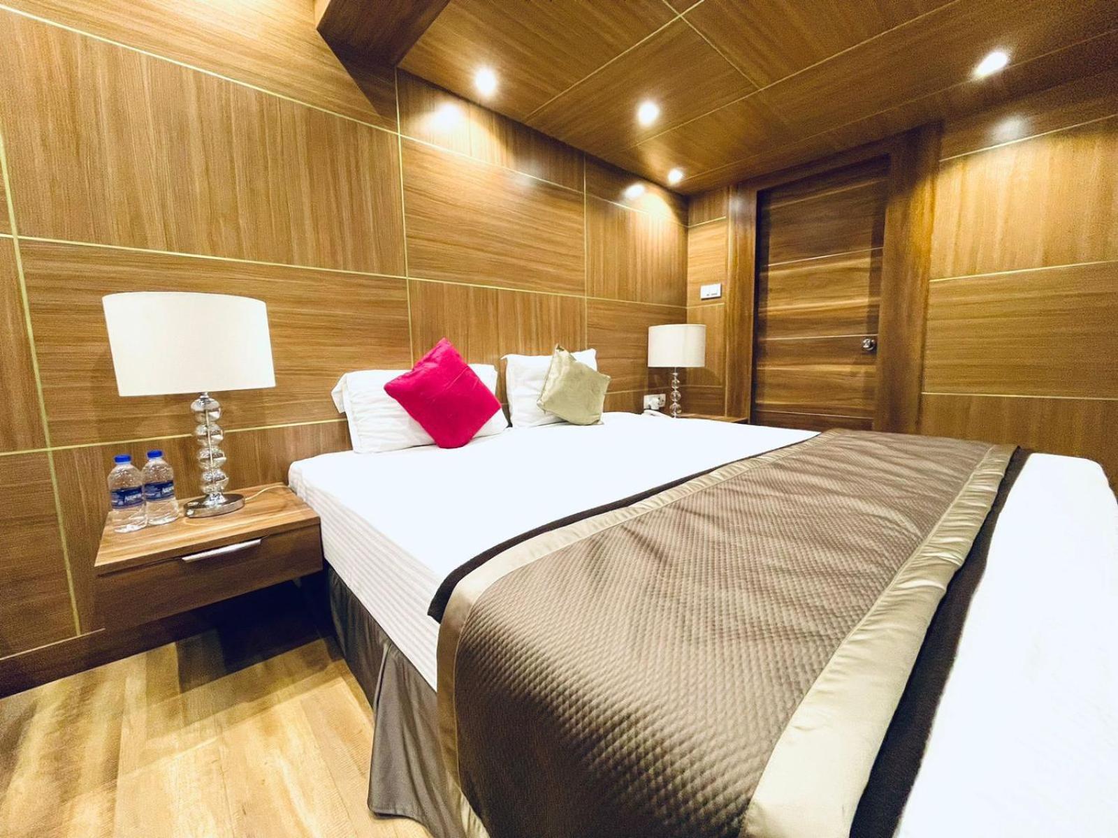 B8 Hotel Ченнаї Екстер'єр фото