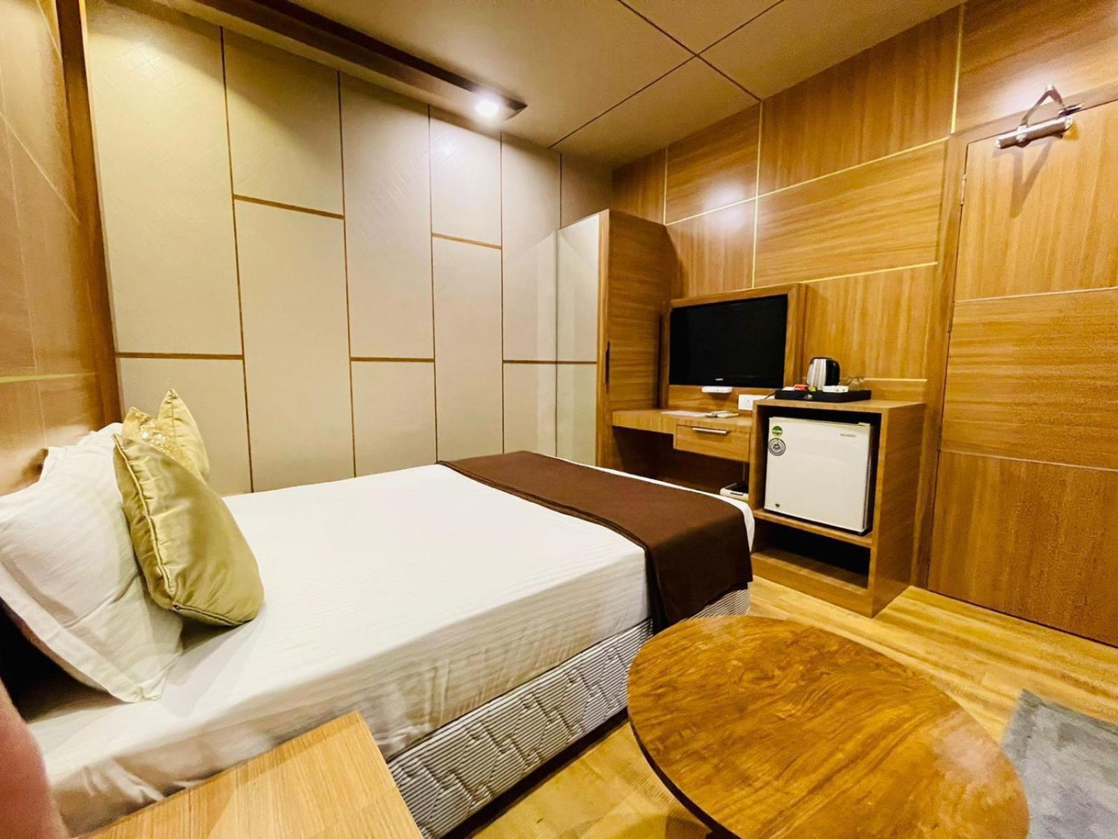 B8 Hotel Ченнаї Екстер'єр фото